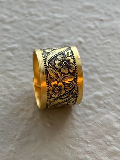 Gorgeous vintage tooling Art Deco engraved etched stamped pattern band ring... superb quality Made in the USA. Natural solid brass. Never worn. These designs are from stampings tooled at the turn of the last century. A beautiful heirloom ring to pass on to generations. I've been designing for over 30 years and I guarantee it will stand the tests of time! Naturally nickel and lead free... no plating. Eco-friendly. Skin-friendly. Brass naturally has a great copper content, so feel healthier! This Heirloom Ring, Cottage Core Style, Heirloom Rings, Brass Art, Daisy Ring, Leather Ring, Floral Ring, Deco Ring, Jewelry Lookbook