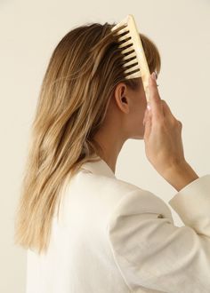 Thoughtfully designed to gently detangle and reduce breakage, the Vanity Comb is made from sustainable Cellulose Acetate and features rounded tips and a hook-friendly han Stop Hair Breakage, Shower Hair, Vanity Counter, Knot Out, Shower Shelf, Styling Comb, Hair Essentials, Cellulose Acetate, Hair Breakage