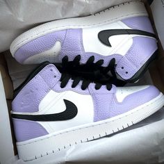 - Authentic, brand new in box. - 100% handmade to perfection.❤️ - Each pair is unique and one of a kind.🌷 - Waterproof and scratchproof.😊 Air Jordan 1 Purple, Skor Sneakers Nike, Buty Jordan, Custom Air Jordan 1, Buty Marki Nike, Custom Air Jordan, Boty Nike, Skor Sneakers, Preppy Shoes