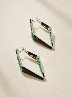 Nikos Koulis' 'Oui' collection is inspired by glamorous Art Deco styles. Cast from 18-karat white gold, these earrings have sleek kite silhouettes inlaid with glowing emeralds contrasted by glossy black enamel. Wear yours with one of the necklaces from the same range. Nikos Koulis, White Diamond Earrings, Gold Chandelier Earrings, Enamel Stud Earrings, Black Gold Jewelry, Emerald Earrings Studs, Retro Geometric, White Gold Jewelry, Art Deco Earrings