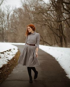 "Women Midi Dress, Wool Dress, Plaid Dress ❃ Mrs Pomeranz \"Ethel\" dress, is handmade with a beautiful pink and grey tartan costume wool. The shirtwaist bodice with pointed collar, three quarter sleeves with cuffs, and full pleated skirt with side pockets carries a classic, feminine silhouette. A hidden zipper at the side secures the warm wool dress. Treat yourself to a beautiful 1950s knee length dress you can wear everyday and for every occasion. ❃ Features * Handmade * Wool fabric * Rayon li Vintage Plaid Workwear Dress, Vintage 1950s Collared Dress, Vintage Cotton Midi Dress For Fall, Vintage Plaid Dress For Work, 1950s Collared Daywear Dresses, 1950s Collared Day Dresses, 1950s Style Knee-length Vintage Dress For Daywear, Vintage Knee-length Shirt Dress For Daywear, 1950s Style Collared Dress For Work