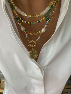 Beaded Layering Necklaces, Beaded Necklace Layering, Chain And Bead Necklace, Hippie Necklace Layering, Stacked Jewelry Necklaces, Neckless Aesthetic, Hippie Jewelry Aesthetic, Necklace Layering Ideas, Hippie Jewelry Diy