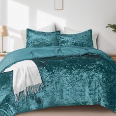 Comfort Spaces Twin\Twin XL Cozy Velvet Comforter Sets 2-Piece Luxe All Season Down Alternative Bedding Set Green Ruched Bedding, Peacock Bedroom, Teal Comforter, Turquoise Bedding, Teal Damask, Bedroom Turquoise, Teal Bedding, Bed Cover Design