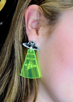 Stile Harry Potter, Fun Earrings, Helpful Tips, Diy Inspiration, Cute Earrings, Piercing Jewelry, Cute Jewelry, Neon Green