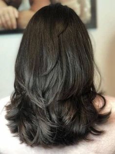 V Haircut For Short Hair With Layers, Midlength Haircuts For Thick Wavy Hair, Medium Piecey Haircut, Short Layered Haircuts Dark Hair, Long Round Layers Haircut Medium Length, Layered Round Haircut, Medium Length Haircut With Layers Volume, Medium Layered Hair For Fine Hair, Long Layered Lob With Curtain Bangs