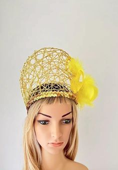 Add a touch of elegance to your outfit with this stunning Gold and Yellow Feather Fascinator Crown Headband. Handmade with a blend of acrylic materials and adorned with delicate feathers, this headpiece is perfect for a party or cocktail event, spring racing, or a wedding. The one-size-fits-all design ensures a comfortable and secure fit, making it a must-have accessory for any woman's wardrobe. Embrace your inner fashionista with this chic and stylish headwear option. (Metallic material is plas Gold Goddess, Headband Handmade, Goddess Crown, Yellow Feathers, Feather Fascinator, Spring Racing, Headband Wedding, Fascinator Headband, Melbourne Cup