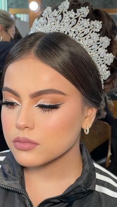 Brown Quince Makeup, Make Up For Wedding The Bride, Xv Makeup Ideas Natural, Make Up For Quinceanera Makeup, Champagne Makeup Look Quince, Quincenera Makeup Full Face, Baby Blue Quince Makeup, Debut Make Up Look