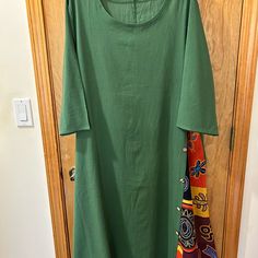 Never Worn Uerlsty Floral Kaftan Maxi Dress Size 18/20, Runs Smaller Tag Shows 5x But That Is Foreign Country Sizing. Lagenlook Long Green Dress, Green Cotton Shift Dress, Green Casual Summer Kurta, Green Long Kurta For Spring, Casual Green Kurta For Spring, Green Spring Tunic Kurta, Green Summer Tunic Kurta, Spring Green Tunic Kurta, Green Tunic-style Kurta For Summer