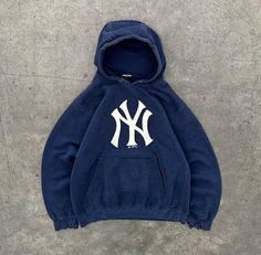 High Quality Fuzzy and Warm, This New York Vintage Hoodie is 100% cotton. Great to keep warm for the winter or a great Christmas gift for him or her! Gender:Unisex (Men's and Womans) Fabric: 50% Cotton Care Instructions:Machine wash at 30oC (gentle cycle); Do not bleach; Tumble dry low;  Iron at low temperature, avoid ironing on print; Do not dry clean Features: Basics, Casual, Street, Daily Casual, Pure Cotton, Washed, Long Sleeve, Rib Cuffs, Hooded, Regular, Loose, Autumn, Winter, New York, Me Ny Hoodie, Zapatillas Nike Basketball, Cool Jumpers, Oversized Aesthetic, Plain Hoodies, Devil Wears Prada, Designer Streetwear, Winter Fits, Streetwear Y2k