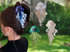 Dive into ocean vibes with these stunning Jellyfish Hair Clips! Available in a variety of vibrant colors, these clips are perfect for adding a whimsical, underwater-inspired touch to your hair. The intricate design captures the graceful flow of jellyfish tentacles, making it a beautiful and unique accessory for any occasion. ✨ Size: 13 cm (5.12 inches) in length, 6 cm (2.36 inches) in width. Cute Claw Clips, Jellyfish Hair, Hair Clip Unique, Jellyfish Tentacles, Unique Hair Clip, Claw Clip Hair, Cute Hair Accessories, Unique Hair Accessories, Beachy Vibes