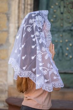 𝐖𝐞𝐥𝐜𝐨𝐦𝐞 𝐭𝐨 𝐌𝐚𝐫𝐢𝐚𝐕𝐞𝐢𝐥𝐬 All our veils made with big love and Faith❤️ ✝️ 𝐀𝐋𝐋 𝐕𝐄𝐈𝐋𝐒 𝐀𝐑𝐄 𝐑𝐄𝐀𝐃𝐘 𝐓𝐎 𝐒𝐇𝐈𝐏 Color: White Fixation on hair: hair clip ( notice, hair clip is easy removable, and can be deleted less than in one minute) DELIVERY TIME OF THIS VEIL IS 1-3 DAYS You can also check our instagram @MariaVeils and website www.MariaVeils.com White Lace Trim Shawl For Wedding, White Lace Shawl For Wedding, White Sheer Dupatta Shawl For Weddings, White Delicate Lace Veil For Ceremony, Church Lace Veil With Lace Work, White Lace Trim Veil For Ceremony, Lace Ceremony Veil, Wedding Veil With Delicate Lace, Wedding Veil With Lace Work