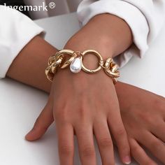 Brand Name: IngemarkGender: WomenMaterial: PearlPearl Type: Simulated-pearlPearl Shape: Tear-dropMetals Type: aluminium alloyBracelets Type: Chain & Link BraceletsOrigin: CN(Origin)Chain Type: Link ChainItem Type: BraceletsClasp Type: Lobster-claw-claspsCompatibility: All CompatibleShape\pattern: LOCKModel Number: E00660MT1Setting Type: Prong SettingFine or Fashion: FashionStyle: BohemiaFunction: Mood TrackerColor: Lock Gold Color Silver Color BangleSuitable Crowd: Women/Man/Femme/GirlsOccasion: Lock Chain, Trendy Bracelets, Chain Bracelets, Gold Bracelet Chain, Pearl Types, Hand Jewelry, Bracelet Bangle, Pearl Chain, Jewelry Inspo