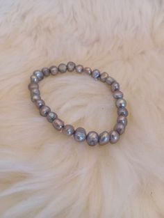 A simple pearl bracelet with elastic band. Simple Pearl, Pearl Bracelet, Elastic Band, Denmark, Beauty Book, Jewelry Bracelets, Accessory Gift, Beaded Bracelets, Electronic Accessories