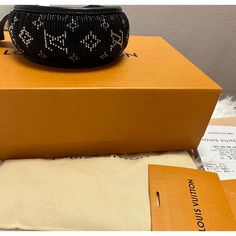 This Is Headband Limited Hard To Find It ! Come With Dust Bag , Box ! Never Used! Thank You For Interested !Final Sale ! Hair Tie Accessories, Hair Rubber Bands, Louis Vuitton Accessories, Crochet Shirt, Leather Mary Janes, People Shopping, Mini Boden, Vintage Hairstyles, Green Hair