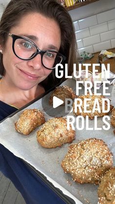 Michela (presenter/mum/chef) easy home cooked recipes on Instagram: "Gluten free bread rolls - unprocessed, 4 ingredients, packed with protein and no need to leave it to rise. 5minutes to mix, 20mins to bake so in 30 mins from start to finish you will have fresh gluten free bread with no hidden nasties!

SAVE and SHARE if you think this is a good one 😍

Mix the following in a bowl:
300g cottage cheese
3 eggs
300g gluten free oats
1 tsp baking powder (gluten free)
1tsp fine salt

Once combined blend the mix with a stick blender or food processor.

Place on a lined baking tray - makes either 4 large mounds or 8 mini mounds

Optional - sprinkle with sesame seeds or chia seeds

Bake in a preheated oven for 20-25mins at 200C until golden.

Leave to cool on a wire rack

Slice in half and fill w Gluten Free Bread Rolls, 1960s Food, Stick Blender, Healthy Vegetable Recipes, Cottage Cheese Recipes, Sandwich Fillings, Homemade Muffins, Savoury Baking, 3 Eggs