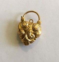 Bracelet Charm, Beautiful Heart, Art Deco Jewelry, Bracelets And Charms, Lady Dior Bag, Vintage Charms, Vintage Watches, Necklace Pendant, Charm Jewelry