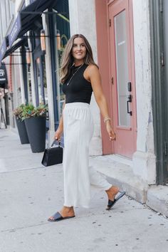 These linen wide leg pants are perfect for everyday wear and beach vacations! Expertly crafted with a smocked waistband and front pockets, these Oatmeal Striped Linen Wide Leg Pants offer both style and functionality. The frayed detail adds a touch of edginess, while the blend of 55% linen and 45% rayon ensures comfort and durability. Perfect for any occasion! Style with a basic tank top, comfy slide sandals, and a woven crossbody bag for a chic vacay-ready outfit! Chic Harem Pants For Vacation, Casual Harem Pants For Summer Day Out, Chic Beach Harem Trousers, Casual Summer Harem Pants For Day Out, Chic Harem Pants With Elastic Waistband For Vacation, Chic Harem Pants For Spring Vacation, Chic High-waist Harem Pants For Beach, Chic High Waist Harem Pants For Beach, Summer Harem Pants For Day Out