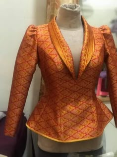 High Back Blouse Designs, Saree Blouse Long Sleeve, Banarasi Blouse Designs Latest, Banarasi Blouse Design, Jeans Casual Outfit, Casual Outfit Summer, Long Blouse Designs, Summer Outfits Casual, Blouse Designs Catalogue