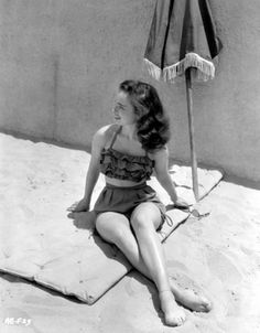 Ann Blyth from ALL GOOD THINGS blog Ann Blyth, Vintage Bathing Suit, Fashion 1940s, Vintage Bathing Suits, Vintage Swim, Vintage Swimwear, Vintage Swimsuits, Marylin Monroe, Foto Vintage