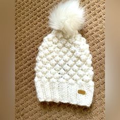 Never Worn Hat. Super Cut Knit Design With Faux Fur Pom. White Chunky Knit Hat For Fall, White Knit Beanie Bonnet, White Knit Beanie For Fall, White Hand Knitted Hat For Fall, White Cozy Chunky Knit Hat, Warm White Bonnet For Fall, White Crochet Beanie Hat For Fall, Hand Knitted White Beanie, White Crochet Beanie For Fall