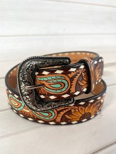 Beautiful tooled leather and hand painted western belt with feathers, sunflowers and mint paisley with removable buckle women's sizes: 1.75” wide Small 29”-32” Medium 32”-36” Large 36”-40” XL 40”-44” Buckle is removable with screws handmade and painted leather tooled and painted by American Darling Not customizable Western Leather Belt, Tack Sets, Western Belt, Western Belts, Western Leather, Painting Leather, Saddle Pads, Purse Strap, Tooled Leather