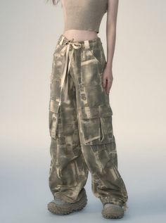 ■Size Unit (CM) Length Waist Hip M 103 74 101 L 105 78 105 XL 107 82 109 ■Model info Height：170cm Weight ：47.5kg Wearing Size：S Camouflage Cargo Pants, American Street, Camouflage Pants, Cargo Pants Women, Womens Fall, Skirt Pants, Army Green, Cargo Pants, Wide Leg Pants