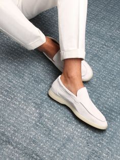 These Aurélien Yacht Loafers White with White/ Light Sole for Men Size 9.5/10 symbolize Mediterranean style and ultimate comfort. A combination of traditional details and a contemporary twist. This model is made in  Suède. The  Shoes are made entirely by hand in Italy. For exclusive, luxurious and handmade Italian Shoes you've come to the right place at Aurélien! White Loafers, Loafers For Men, Botas Chelsea, Espadrilles Style, Italian Shoes, Men Fashion Casual Outfits, Desert Boots, Driving Shoes, Suede Loafers