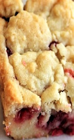 a close up of a piece of pie on a plate with crumb toppings