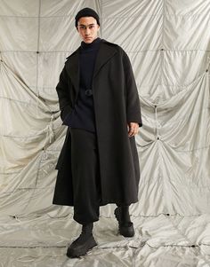 Oversized Coat Men, Black Coat Outfit Men, Berlin Fashion Men, Winter Oversized Outfits, Oversized Jacket Men, Oversized Coat Outfit, Oversized Outfit Men, Men's Overcoat, Black Coat Outfit