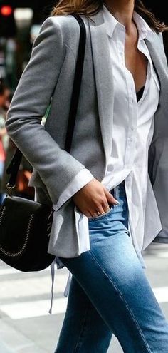 25 chic work outfits with a grey blazer #greyblazer #workoutfit Minimalisticky Chic, Chic Work Outfit, Looks Jeans, Style Casual Chic, Blazer Outfit, Summer Work Outfits, Outfit Jeans, Outfit Trends