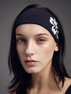 This is a comfortable and functional headband by Mardi Mercredi Actif that is made out of high quality and sturdy material. With distinctive mood of the design and comfortable wear, you can style it in various ways for your athletic activities.- Four way stretch fabric- High air and vapor permeability- Comfortable wear for various activities Wide Headband, Hair Accessories Headbands, Making Out, Stretch Fabric, Hair Accessories, Women Accessories, High Quality, Fabric, How To Wear