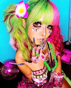 Pink Green Hair, Gyaru Hair, Gyaru Aesthetic, Gyaru Makeup, Goddess Braids Hairstyles, Hime Gyaru, Gyaru Fashion, Shaved Sides, Goddess Braids