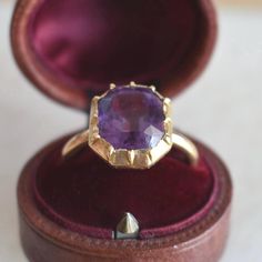 Antique ring from 1850 in 18-carat yellow gold. It features a step-cut amethyst with a deep violet hue, weighing approximately 7 carats (11 x 10 x 7 mm). This ring showcases a tubular-shaped band. Weight: 5.6 g Size: 53 FR (6.5 US - N UK) - Resizing included Metal: 18-carat Gold Stone: Amethyst Amethyst Weight: approx. 7 carats Guarantee Mark: Eagle's head (18-carat gold) Plateau: 13 x 12 mm Free Resizing & Free shipping Delivered with box & certificate You might also like: https://www.etsy.com/ Luxury Faceted Amethyst Ring For Formal Events, Luxury Faceted Amethyst Ring For Formal Occasions, Luxury Yellow Gold Amethyst Ring With Bezel Setting, Formal Yellow Gold Amethyst Ring With Bezel Setting, Luxury Purple Sapphire Wedding Ring, Formal Faceted Amethyst Ring Fine Jewelry, Classic Purple Sapphire Ring For Wedding, Classic Purple Sapphire Wedding Ring, Heirloom Style Purple Amethyst Ring With Bezel Setting