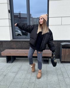 Ugg High Boots Outfit, Ultra Low Ugg Outfit, Winter Outfits Uk, Outfits To Wear With Uggs, How To Style Ugg Boots, Maternity Outfits Fall, Outfits Rome, Ugg Boots Style, Ugg Outfit Ideas