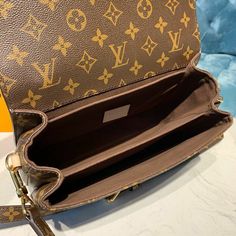 Description L.V Pochette Metis Bag Monogram Canvas For Women, Women’s Handbags, Shoulder And Crossbody Bags 9.8in/25cm LV M44875 Rep 1:1 Size: 25 x 19 x 7 cm / 9.8 x 7.5 x 2.8 inches (Length x Width x Height) With its on-trend satchel silhouette, the Pochette Métis bag has become an object of fashion desire. This compact, go-everywhere model in the House’s Monogram canvas features a distinctive S-lock closure with a polished gold-tone finish. Versatile and unexpectedly roomy, it is fitted with a Lv Pochette Metis, Louis Vuitton Pochette Metis, Lv Pochette, S Monogram, Louis Vuitton Pochette, Bottega Veneta Shoulder Bag, Luxury Products, Canvas Handbags, Evening Clutch Bag