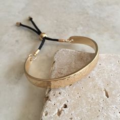 Buy Gold Jewelry, Black Gold Jewelry, Gold Armband, Jewelry Bracelets Silver, Hammered Gold, Gold Bangle Bracelet, Tennis Bracelet Diamond, Ankle Bracelets