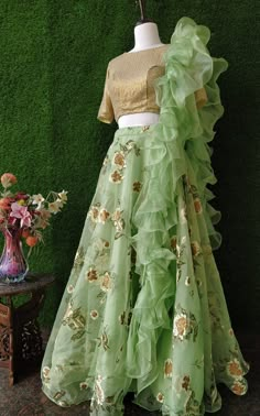 Lehenga With Ruffle Dupatta, Green Organza Lehenga, Flare Lehenga, Indian Style Dress, Lehenga Designs Latest, Ruffle Dupatta, Simple Lehenga, Organza Lehenga, Wedding Lehenga Designs