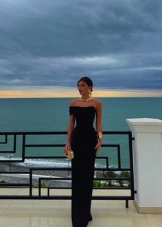 Classic Night Dress, Classy Elegant Black Dress, Black Elegant Dress Formal, Wedding Guest Dress With Long Sleeves, Fancy Event Dress, Dress Inspo Graduation, Wedding Guest Classy Outfit, Elegant Classy Dress Aesthetic, Black Formal Dress Elegant