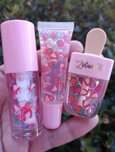 Strawberry Lipgloss, Kawaii Skincare, Lip Gloss Strawberry, Cute Cosmetics, Strawberry Stuff, Lip Gloss Base, Cute Products, Makeup Cute, Lip Gloss Homemade