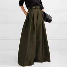 Loose high-waisted solid color wide-leg pants offer effortless style and comfort. With a relaxed fit that cinches at the waist and flows into a flattering wide leg, these pants are versatile for both casual and dressed-up looks. Color Wide Leg Pants, High Waist Wide Leg Pants, Solid Color Pants, Moda Boho, Dark Olive Green, Pantalon Large, Mode Outfits, Moda Casual, Fashion Pants