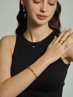 Experience the epitome of minimalist elegance with this delicate 18K gold plated chain, adorned with a single, lustrous pearl pendant. The necklace's simplicity is its charm, offering timeless sophistication. Minimalist Gold Plated Necklace With Pearl Pendant, Minimalist Pearl Chain Necklace With Pearl Charm, Minimalist Gold Chain Necklace With Pearl Drop, Minimalist Pearl Charm Chain Necklace, Minimalist 14k Gold-filled Pearl Necklace For Everyday, Minimalist Everyday Pearl Necklace With 14k Gold Filled, Everyday Minimalist Pearl Necklace In 14k Gold, Minimalist Everyday 14k Gold Filled Pearl Necklace, Everyday Minimalist 14k Gold-filled Pearl Necklace