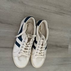 Gola Vegan Classics Mark Cox Tennis Sneakers Size 10 Brand New Without Tags Gola Shoes, Gold Sneakers, Tennis Sneakers, Tan Woman, Cream Shoes, White Leather Sneakers, Lace Sneakers, Dusty Purple, Black Orchid