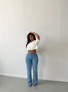 Julia Straight Leg Jeans - Silhouette Stylez Classy Casual Outfits Summer Chic, Stylish Outfits Black Women, Asantewa Chitty, Casual Outfit Summer, Jeans Large, Straight Leg Jeans Outfits, Outfit Autumn, Outfit Halloween