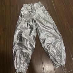 Zara Silver Jogger Pants High Waist Metallic Pants For Summer, Metallic High Waist Summer Pants, Metallic Wide Leg Summer Bottoms, Metallic Wide Leg Bottoms For Summer, Metallic Wide Leg Bottoms With Pockets, Casual Metallic Bottoms With Elastic Waistband, Metallic Wide Leg Summer Pants, Metallic Wide Leg Pants For Summer, Trendy Metallic Summer Pants