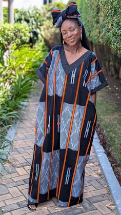 One Size Fits All Appropriate for US Size 6 - 12 (UK 10 - 16) Our loose fit Maxi Boubou Dress features a V-neck neckline, turn up cuff detail, and pockets for a perfect blend of style and comfort. Length 57 inches Bust 29.5 inches Waist 29.5 inches Fabric 100% cotton. Cool wash. Throw on this Boubou for instant glam. How about a Boubou party for you and your girls? The perfect bridesmaid gift or bridesmaid shoot / prewedding shoot Dress. Perfect African maternity wear if you've just given birth, Black Casual V-neck Kaftan, Black V-neck Casual Kaftan, Black Oversized V-neck Kaftan, Casual Black Short Sleeve Kaftan, Bridesmaid Shoot, Maxi Dress African Print, African Maternity, Boubou Dress, Prewedding Shoot