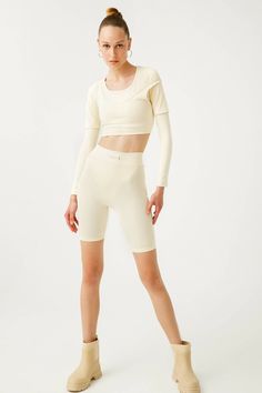 Made of high waist, light, soft and durable recycled fabric, it is the most comfortable complement to your most difficult top combinations with its special hip seams and lifting feature. You can create a sporty and stylish look with your short crop tops, sweatshirts and sneakers.Fabric: 80% recycled pes (repreve), 20% elastane (lycra)Machine wash at 30 degreesIt is prepared in special mold workshops in Turkey. Short Crop Tops, Biker Leggings, Recycled Clothing, Crop Top And Shorts, Recycle Clothes, Recycled Fabric, High Waisted, Leggings, Womens Shorts