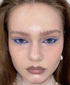 Aesthetic Blue Makeup Looks, Blue Eyelashes Makeup, Blue Ethereal Makeup, Funky Blue Makeup, Blue Lipstick Makeup, Blue Eyelashes, Edgy Blue Makeup, Fairy Eye Makeup, Blue Eyeliner Makeup