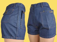 "Like new crisp dark wash twill denim shorts with a mid to high rise & short cut. To me, the fit is cute, but they're really all about the pockets! They're all flap patch pockets with buttons, but the 2 in front are so unique as the pocket can unbutton into a diagonal flap & are still accessible buttoned up. There are moderate belt loops & a robust metal zip fly with a button closure. The topstitching is burnt orange. ♡ LABELS & SIZING Made in the 70s in Thailand. There's not any branding anywhe Jeans Unique, 70s Shorts, Seventies Fashion, Short Jean, Short Cut, High Rise Shorts, Shorts Jeans, Drip Dry, Short Cuts