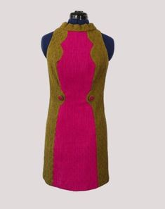 This dress screams Brady Bunch! Orange, three-quarter sleeves, unlined, and cute button detail. Bust: 34" Waist: 32" Underarm to hem: 25" Vintage Pink Sleeveless Mini Dress, Fitted Pink Mod Dress, Pink Fitted Mod Dress, Gucci Cruise, Brady Bunch, Gloria Steinem, Designer Mini Dresses, Western Dress, Dress Inspo