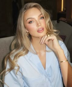 Romee Strijd Makeup, Wedding Soft Glam Makeup, Romee Strijd Hair, Contrast Makeup, Wedding Makeup Blonde, Bridal Makeup For Blondes, Wedding Makeup For Blue Eyes, Blonde Hair Makeup, Glam Wedding Makeup